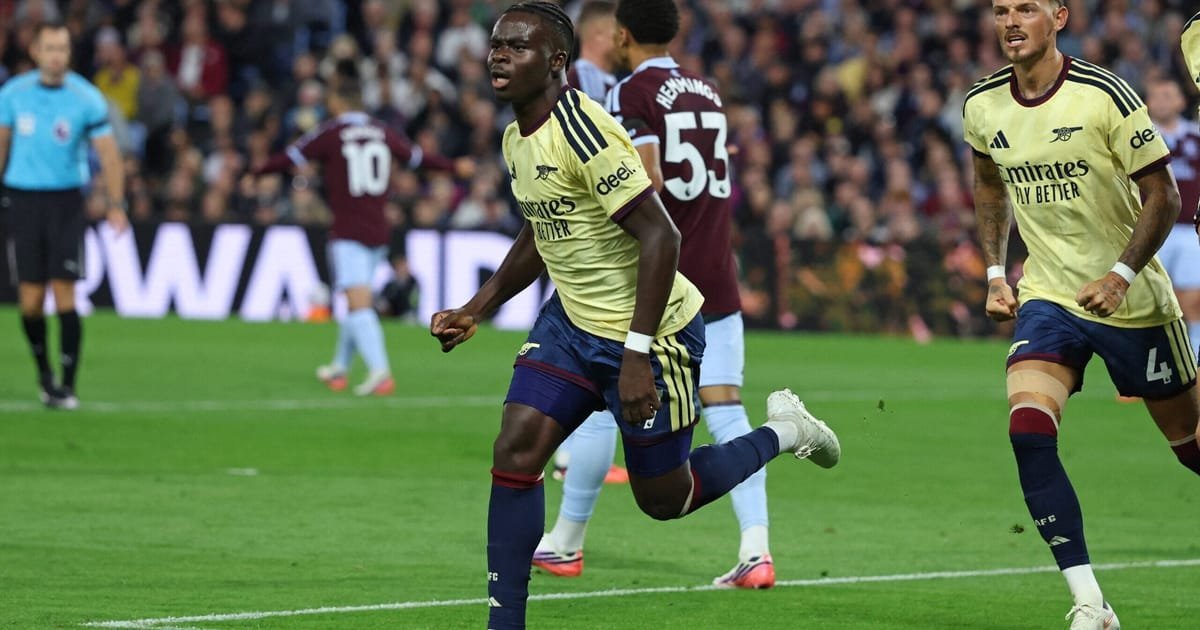 Saka comemora o gol da vitória do Arsenal sobre o Aston Villa pela Premier League