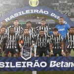 Jogadores do Botafogo perfilados antes do classico do Brasileirao contra o Flamengo