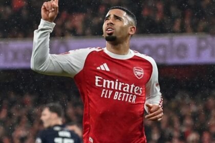 Gabriel Jesus comemora gol pelo Arsenal enquanto e especulado no Napoli