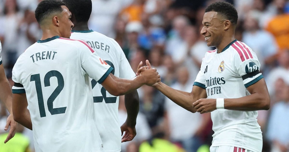 Mbappe comemora gol do Real Madrid na goleada sobre o Malaga pela La Liga