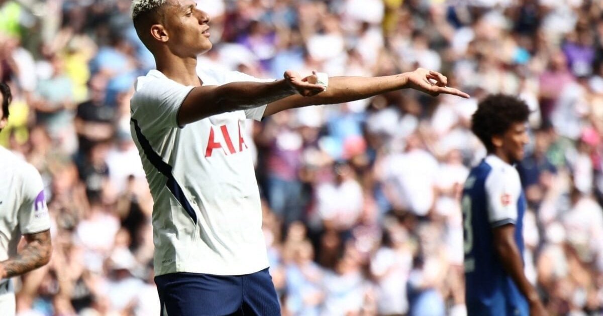 Richarlison comemora gol pelo Tottenham em meio ao interesse do Atletico de Madrid