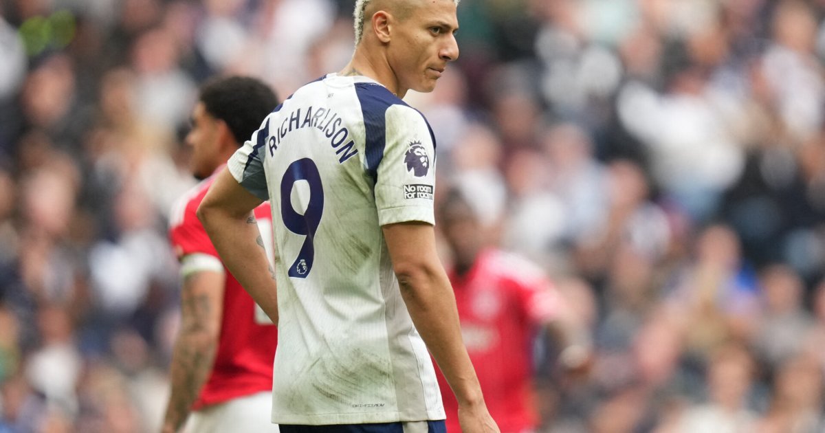 Richarlison lamenta derrota do Tottenham na Premier League