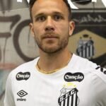 Arthur e anunciado como novo reforco do Santos para a temporada 2026