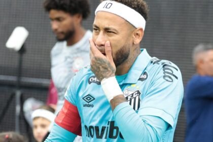 Neymar em ação no clássico entre Corinthians e Santos pelo Brasileirão 2026