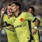Jogadores do Vasco comemoram a vitoria por 3 a 1 sobre o Cruzeiro pelo Brasileirao