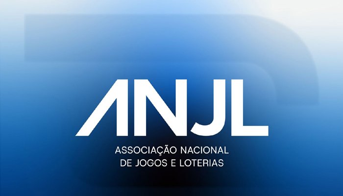 Logotipo da ANJL, Associação Nacional de Jogos e Loterias, em fundo azul, na notícia sobre influenciadores de bets ilegais
