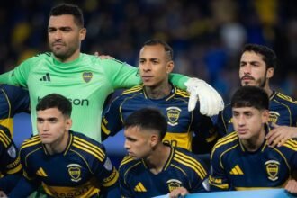 Time do Boca Juniors perfilado antes de partida pela Copa Sul-Americana diante do Sao Paulo