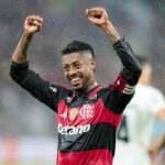 Bruno Henrique com a camisa do Flamengo, autor do gol da vitória sobre o Corinthians