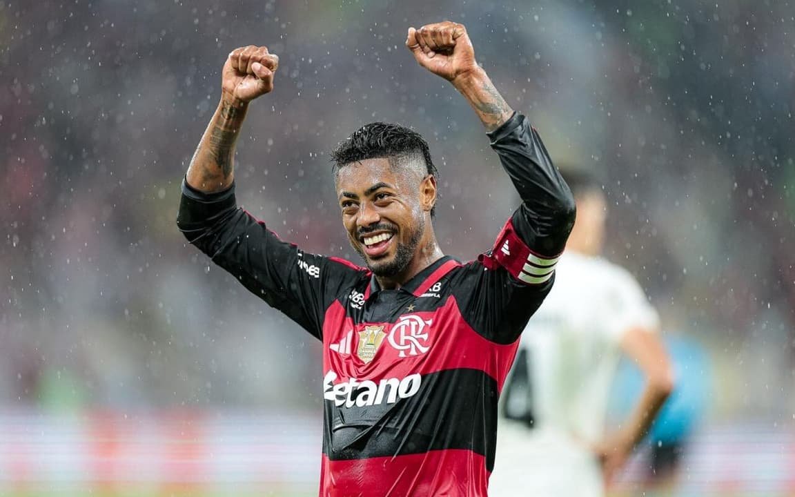 Bruno Henrique com a camisa do Flamengo, autor do gol da vitória sobre o Corinthians
