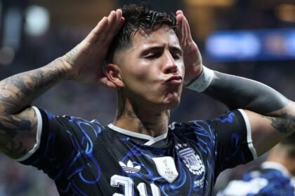 Enzo Fernandez comemora gol e e anunciado como reforco do Manchester City vindo do Chelsea