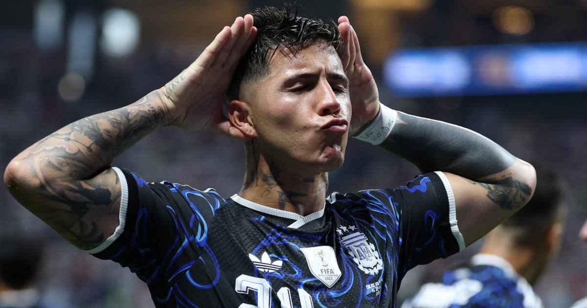 Enzo Fernandez comemora gol e e anunciado como reforco do Manchester City vindo do Chelsea