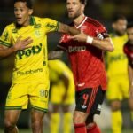 Léo Pereira marca jogador do Mirassol em Flamengo x Mirassol pelo Brasileirão