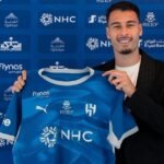 Gabriel Martinelli com a camisa do Al-Hilal apos deixar o Arsenal
