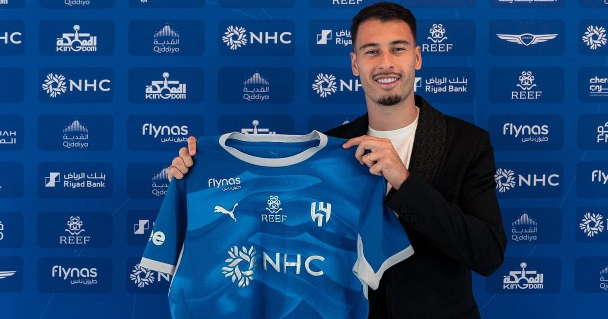 Gabriel Martinelli com a camisa do Al-Hilal apos deixar o Arsenal