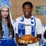 Gonzalo Plata recepcionado em Moscou antes de ser reprovado em exames e voltar ao Flamengo