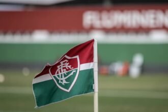 Jogadores do Fluminense em campo durante a temporada 2026, na reta final da janela de transferências