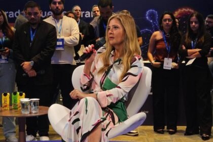 Leila Pereira, presidente do Palmeiras, fala sobre a liga única do futebol brasileiro no Confut