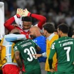 Goleiro Carlos Miguel em ação pelo Palmeiras na classificação à semifinal da Libertadores