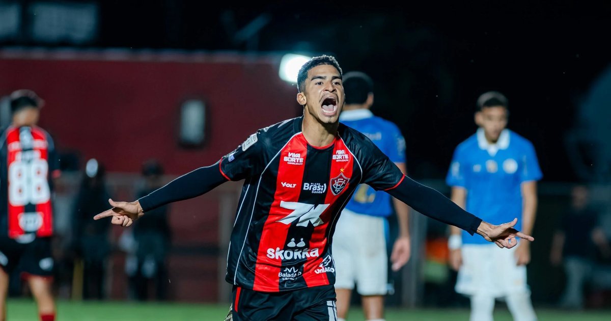 Rene comemora gol do Vitoria contra o Gremio pela 26a rodada do Brasileirao