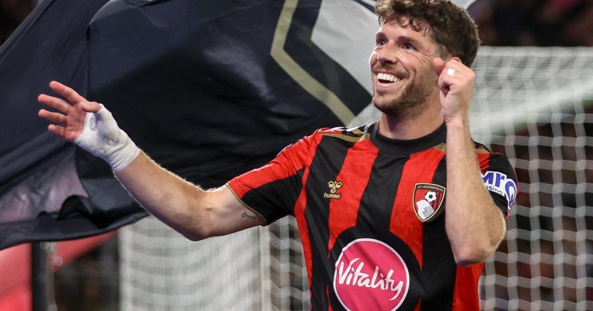 Ryan Christie comemora gol pelo Bournemouth contra o Lincoln City na Copa da Liga Inglesa