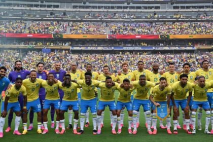 Jogadores da Seleção Brasileira perfilados antes de duelo na Copa do Mundo de 2026