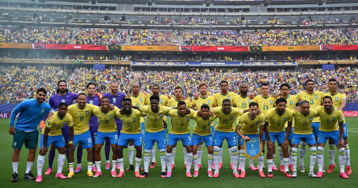 Jogadores da Seleção Brasileira perfilados antes de duelo na Copa do Mundo de 2026