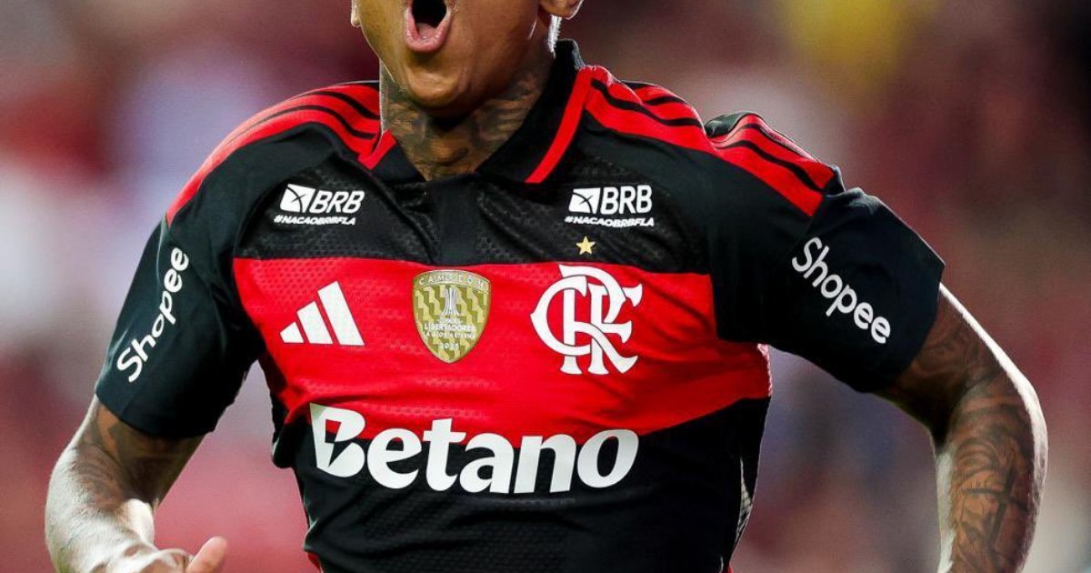 Wallace Yan comemora gol com a camisa do Flamengo antes de acerto com o RB Bragantino
